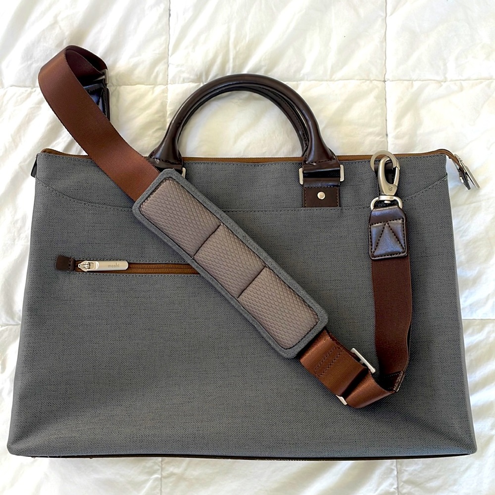 Like new! Moshi laptop bag